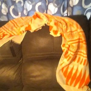 Very pretty and bright scarf